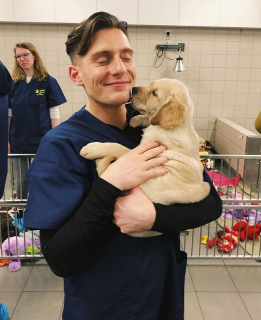 英国名人美厨竞赛冠军有个反同老爸：我曾害怕他会因为我的同志身分而伤害我 - 51虹马