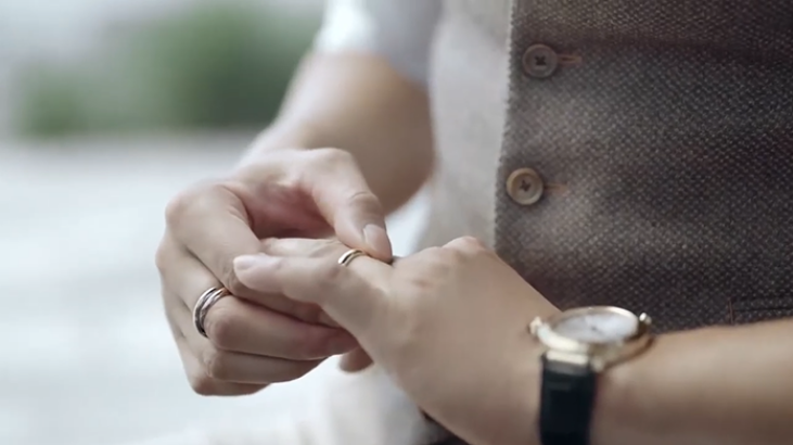 基情太闪!男男爱还是父子情?卡地亚(Cartier)中国推出「父子」对戒引热议 - 51虹马 基情太闪!男男爱还是父子情?卡地亚(Cartier)中国推出「父子」对戒引热议 - 51虹马