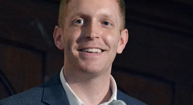 帅气老师被指强迫学生发生关系,他辩称:自愿的 - 51虹马 帅气老师被指强迫学生发生关系,他辩称:自愿的 - 51虹马