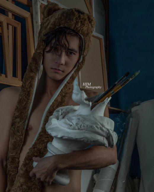 你没见过这么性感的帅哥画家:启小熊 - 51虹马 你没见过这么性感的帅哥画家:启小熊 - 51虹马