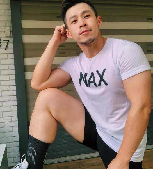 富豪老板 & MB大学生的爱情故事 - 51虹马