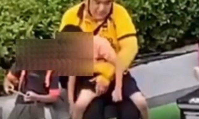 外卖小哥疑似公共场合猥亵男童,山东潍坊警方介入调查-51虹马