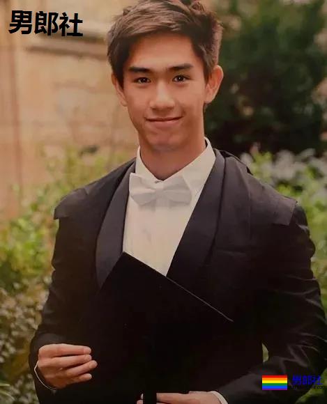 寸头腹肌小哥竟是星二代!？23岁港姐儿子凭腱子肉圈粉无数！ - 51虹马