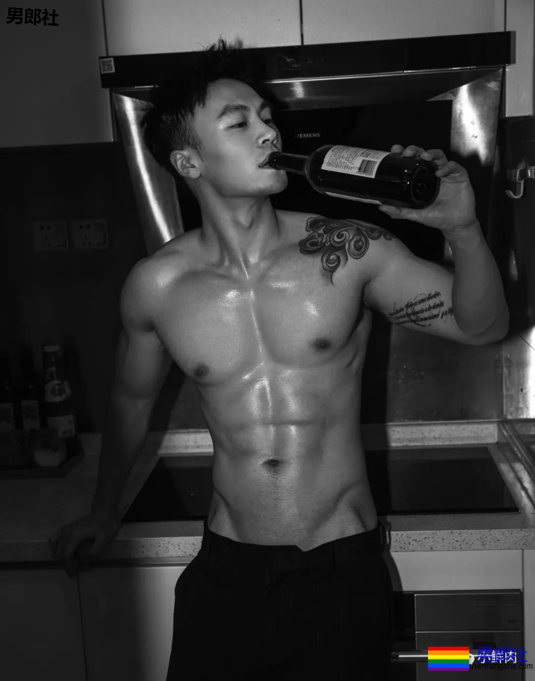 专访网红小布:让摄影师交口称赞的好身材是怎么练成的! - 51虹马 专访网红小布:让摄影师交口称赞的好身材是怎么练成的! - 51虹马