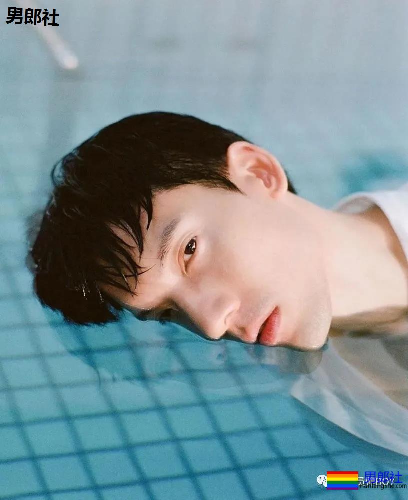 40岁的关智斌最近推最新写真,身材居然这么好-51虹马