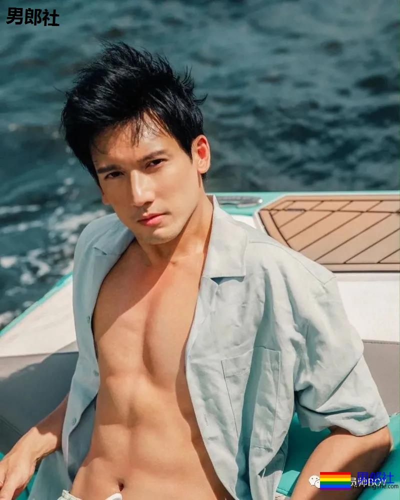 40岁的关智斌最近推最新写真，身材居然这么好 - 51虹马