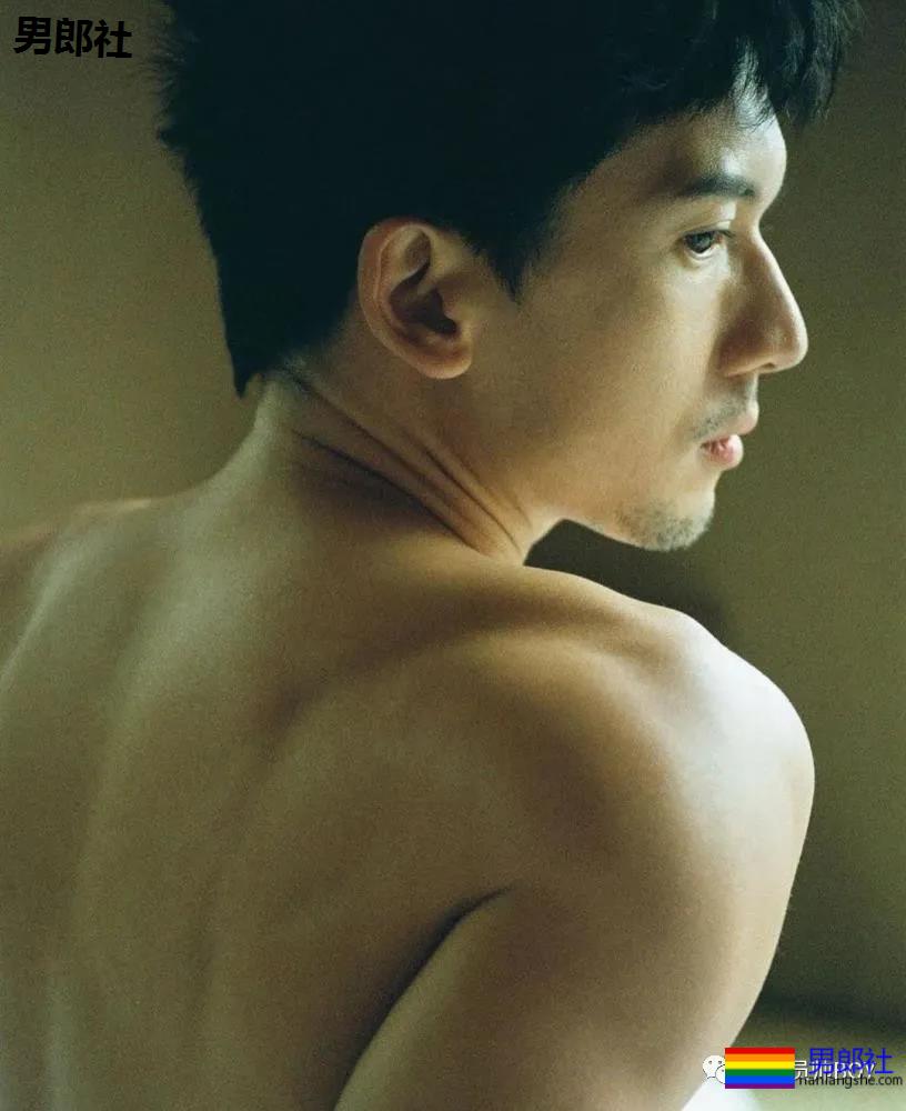 40岁的关智斌最近推最新写真，身材居然这么好 - 51虹马