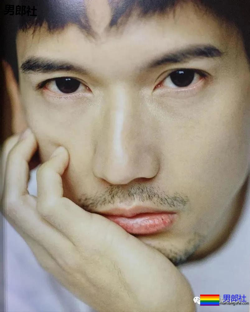 40岁的关智斌最近推最新写真，身材居然这么好 - 51虹马