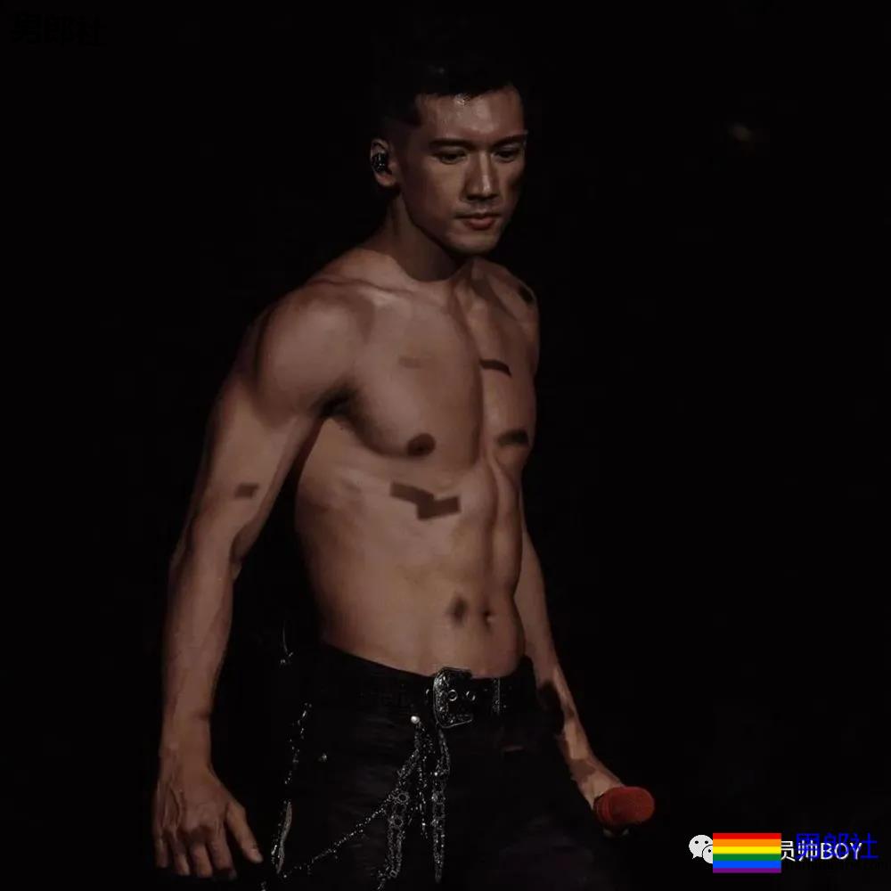 40岁的关智斌最近推最新写真，身材居然这么好 - 51虹马