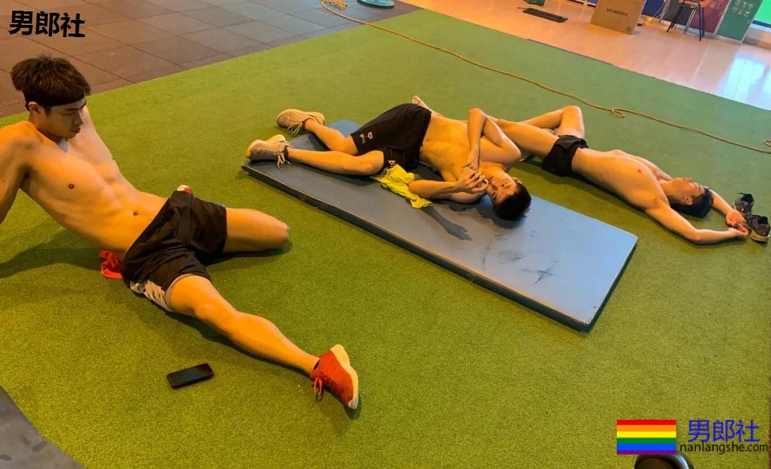 游泳队也换了中国红泳裤,汪顺与队友实力演绎 - 51虹马 游泳队也换了中国红泳裤,汪顺与队友实力演绎 - 51虹马