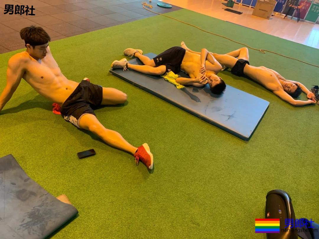 游泳队也换了中国红泳裤,汪顺与队友实力演绎 - 51虹马 游泳队也换了中国红泳裤,汪顺与队友实力演绎 - 51虹马