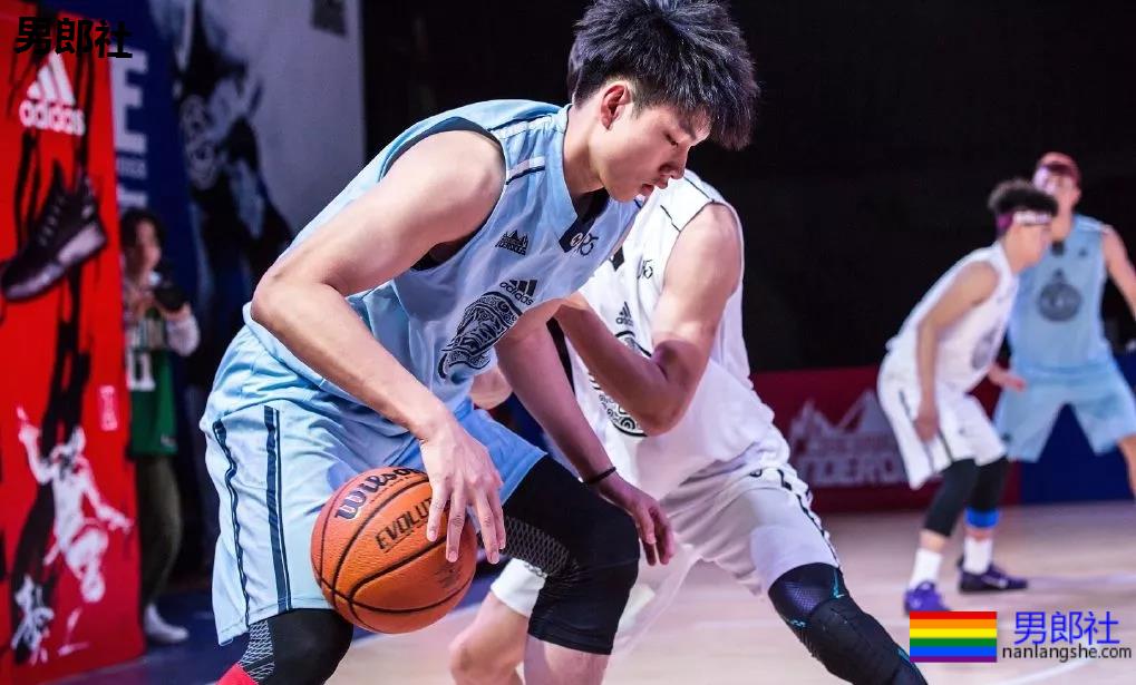 2米03南昌大学篮球体育生,逆天长腿高鼻梁,这身子馋没? - 51虹马 2米03南昌大学篮球体育生,逆天长腿高鼻梁,这身子馋没? - 51虹马