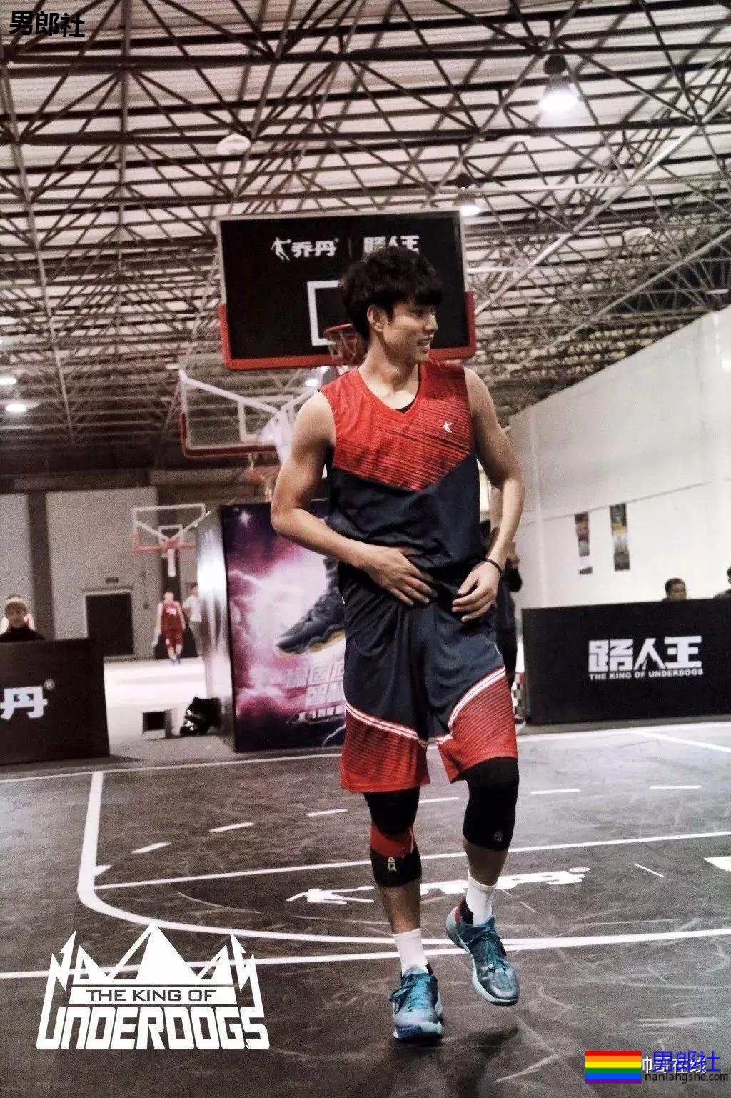 2米03南昌大学篮球体育生,逆天长腿高鼻梁,这身子馋没? - 51虹马 2米03南昌大学篮球体育生,逆天长腿高鼻梁,这身子馋没? - 51虹马