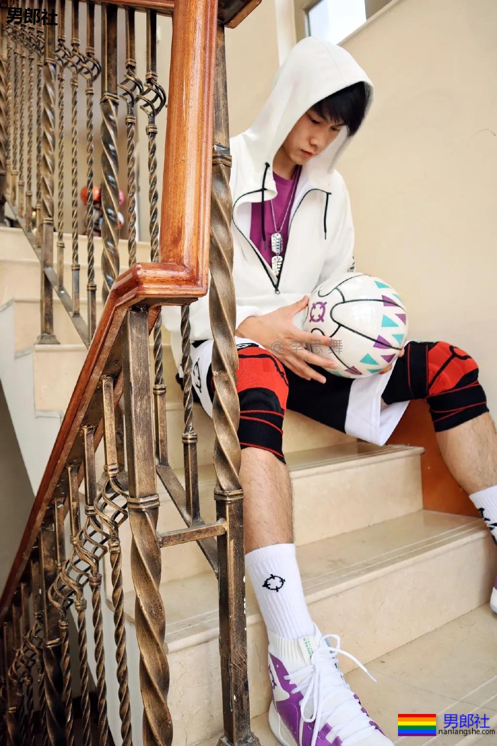 2米03南昌大学篮球体育生,逆天长腿高鼻梁,这身子馋没? - 51虹马 2米03南昌大学篮球体育生,逆天长腿高鼻梁,这身子馋没? - 51虹马