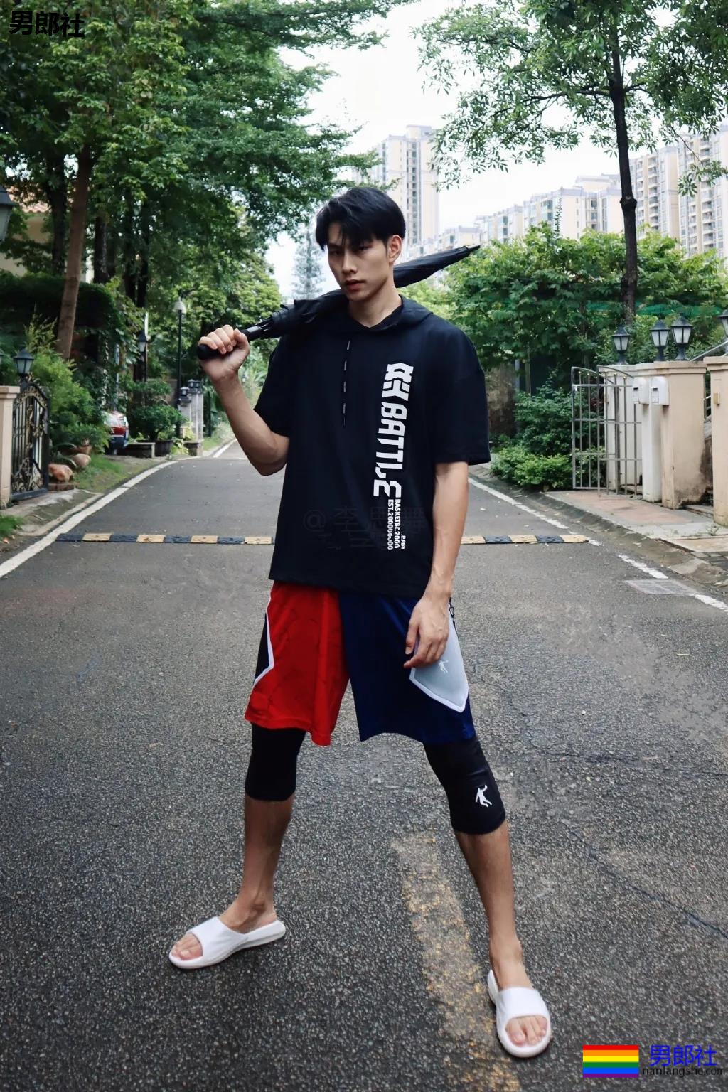 2米03南昌大学篮球体育生,逆天长腿高鼻梁,这身子馋没? - 51虹马 2米03南昌大学篮球体育生,逆天长腿高鼻梁,这身子馋没? - 51虹马