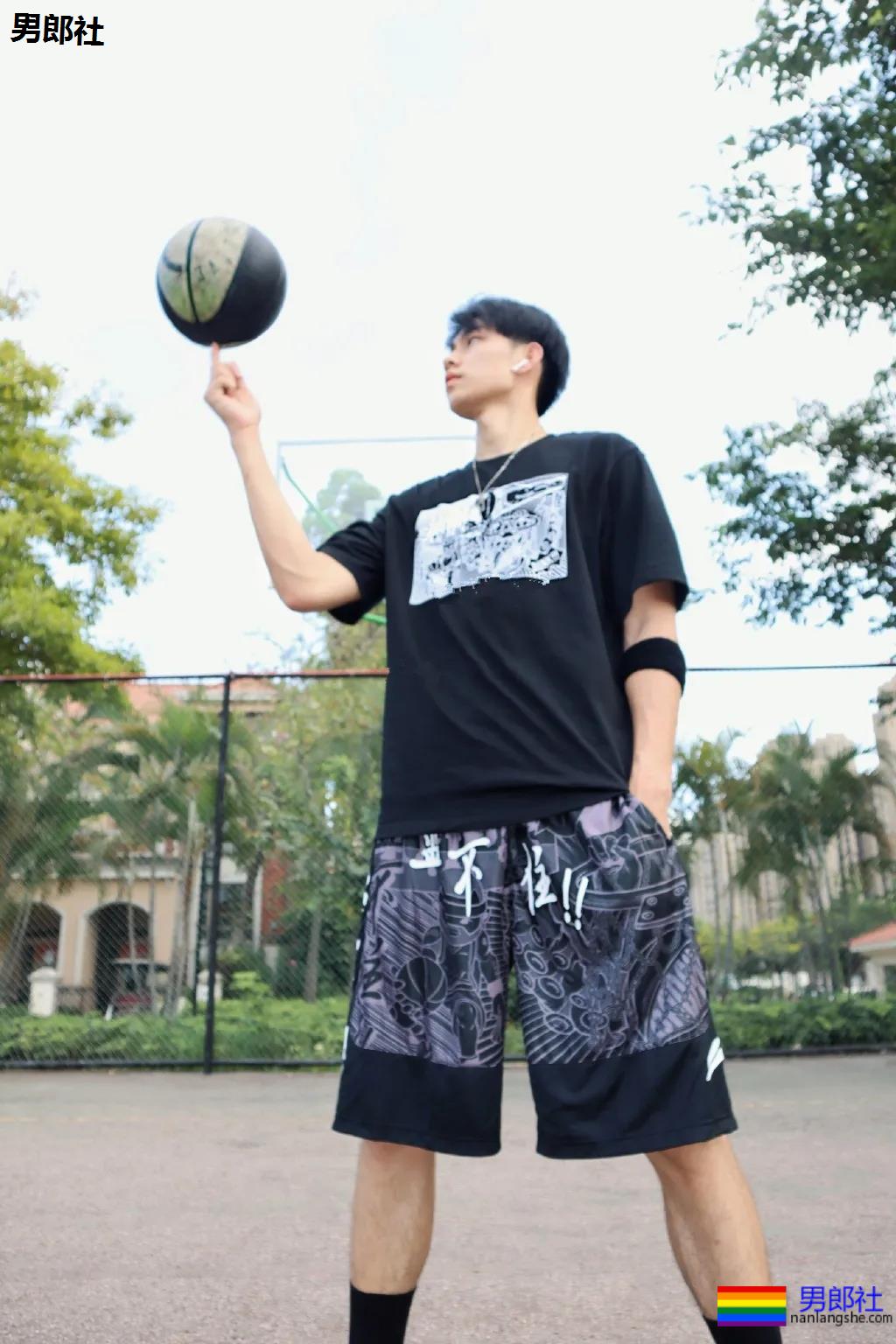 2米03南昌大学篮球体育生,逆天长腿高鼻梁,这身子馋没? - 51虹马 2米03南昌大学篮球体育生,逆天长腿高鼻梁,这身子馋没? - 51虹马