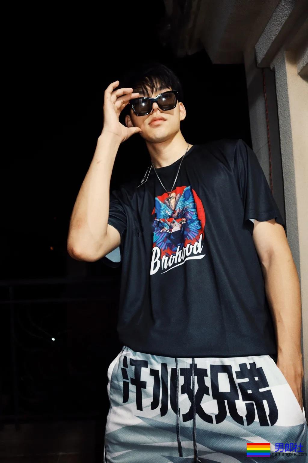 2米03南昌大学篮球体育生,逆天长腿高鼻梁,这身子馋没? - 51虹马 2米03南昌大学篮球体育生,逆天长腿高鼻梁,这身子馋没? - 51虹马