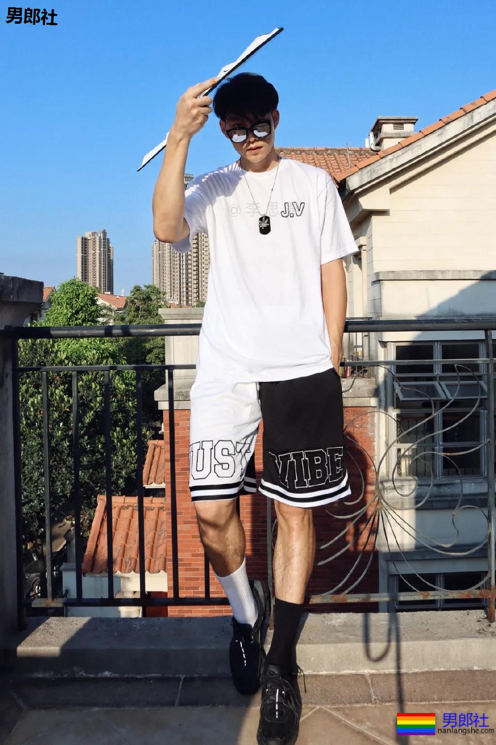 2米03南昌大学篮球体育生,逆天长腿高鼻梁,这身子馋没? - 51虹马 2米03南昌大学篮球体育生,逆天长腿高鼻梁,这身子馋没? - 51虹马