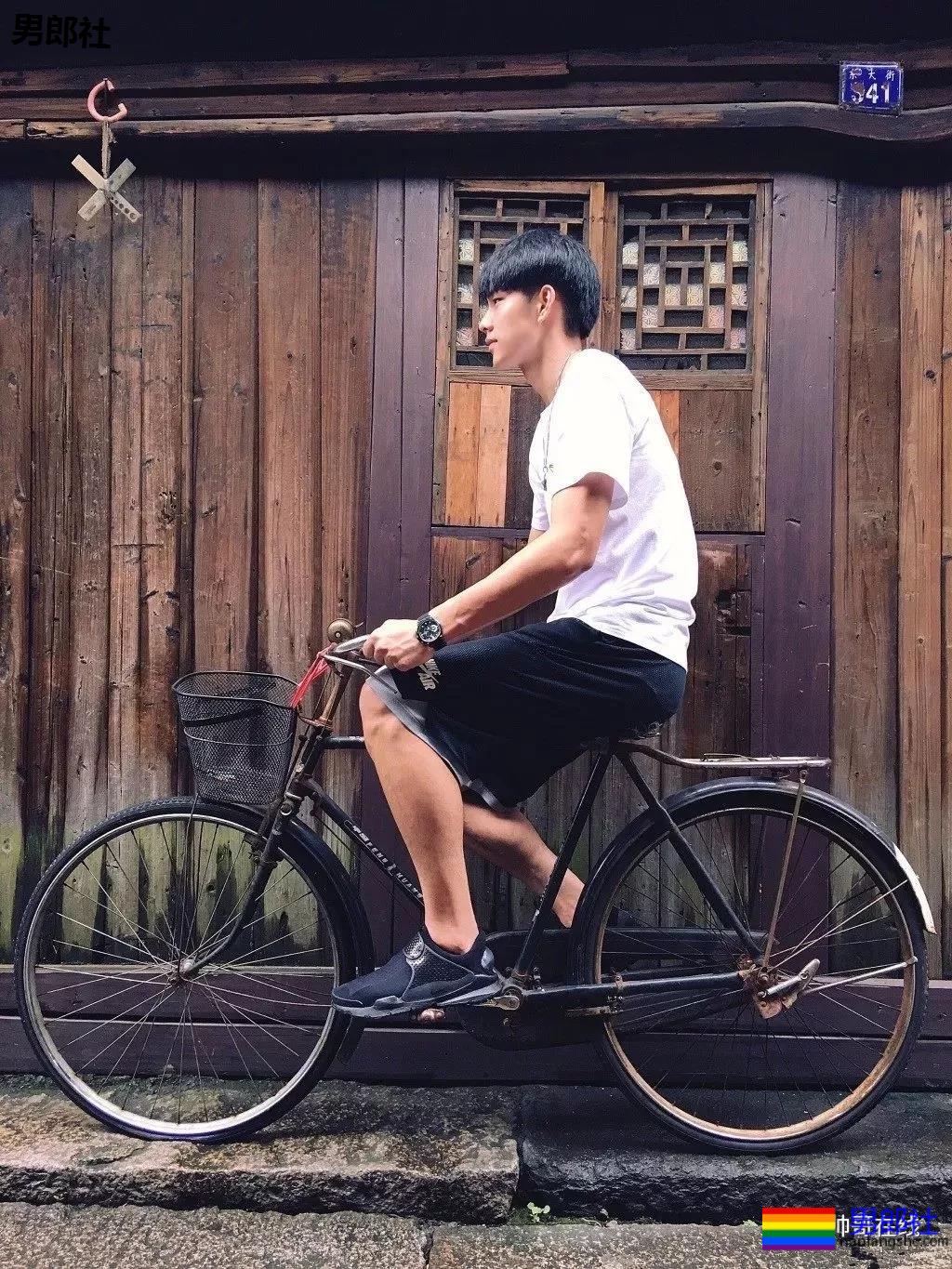 2米03南昌大学篮球体育生,逆天长腿高鼻梁,这身子馋没? - 51虹马 2米03南昌大学篮球体育生,逆天长腿高鼻梁,这身子馋没? - 51虹马