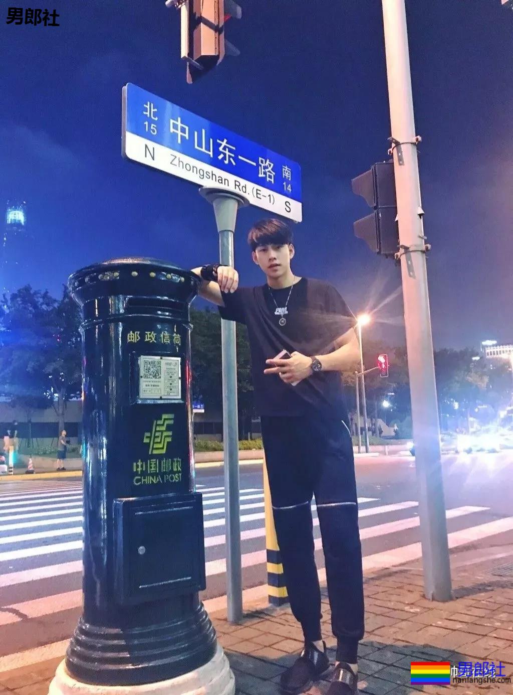 2米03南昌大学篮球体育生,逆天长腿高鼻梁,这身子馋没? - 51虹马 2米03南昌大学篮球体育生,逆天长腿高鼻梁,这身子馋没? - 51虹马