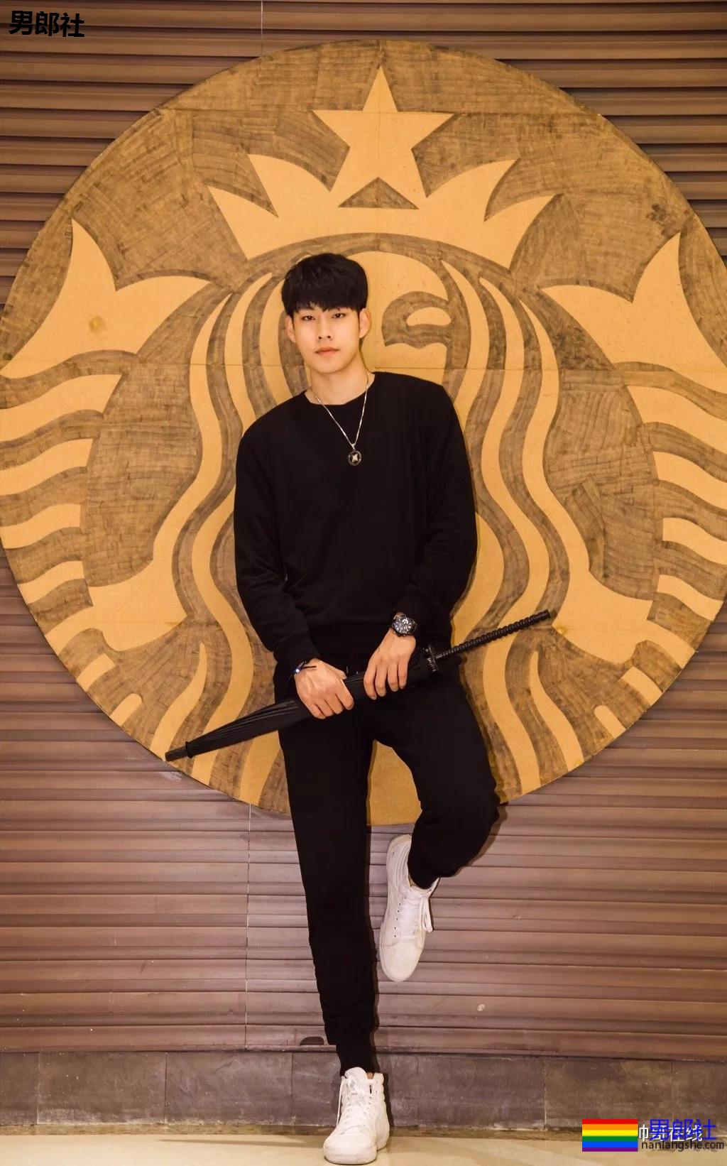 2米03南昌大学篮球体育生,逆天长腿高鼻梁,这身子馋没? - 51虹马 2米03南昌大学篮球体育生,逆天长腿高鼻梁,这身子馋没? - 51虹马