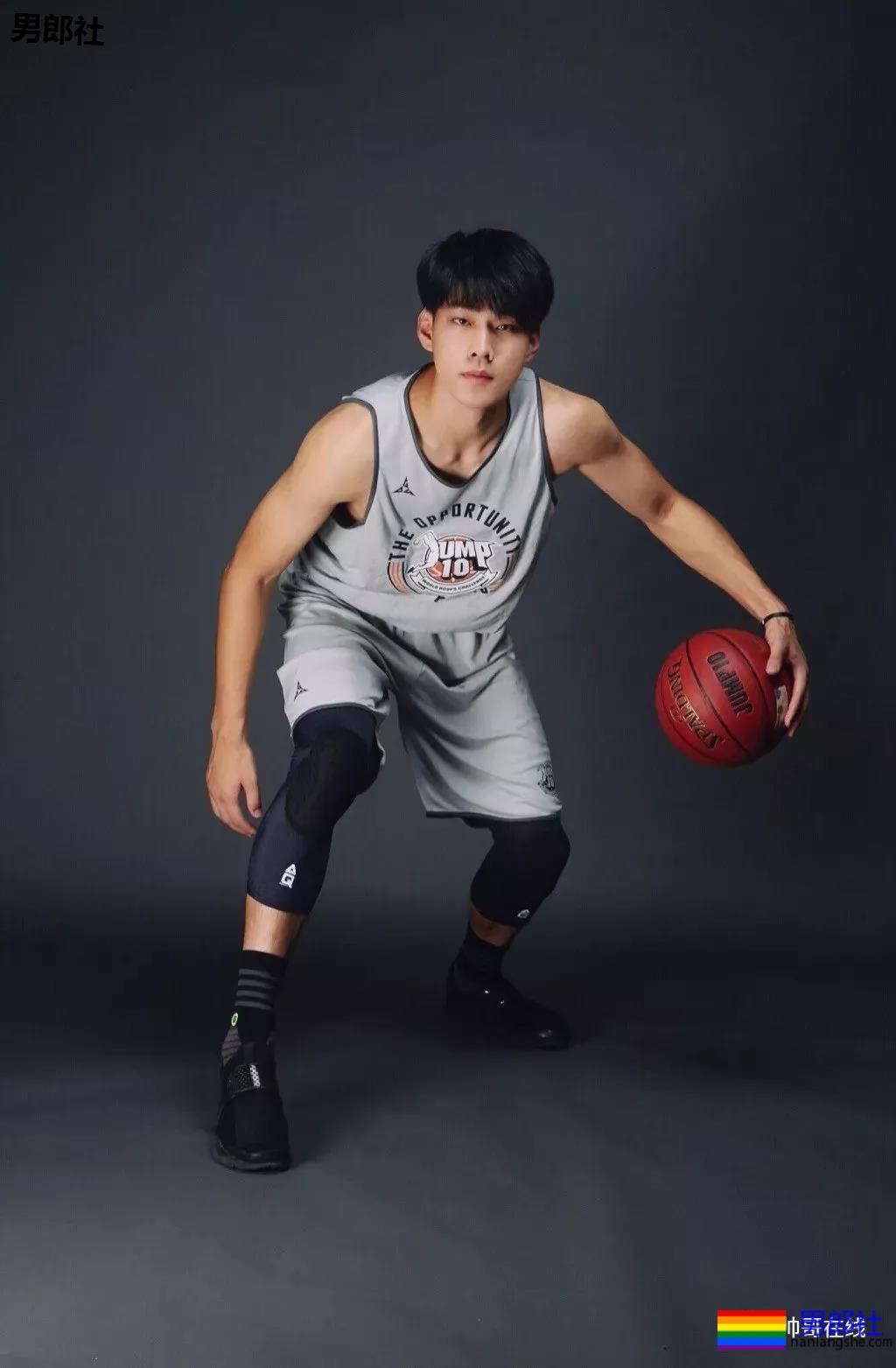 2米03南昌大学篮球体育生,逆天长腿高鼻梁,这身子馋没? - 51虹马 2米03南昌大学篮球体育生,逆天长腿高鼻梁,这身子馋没? - 51虹马