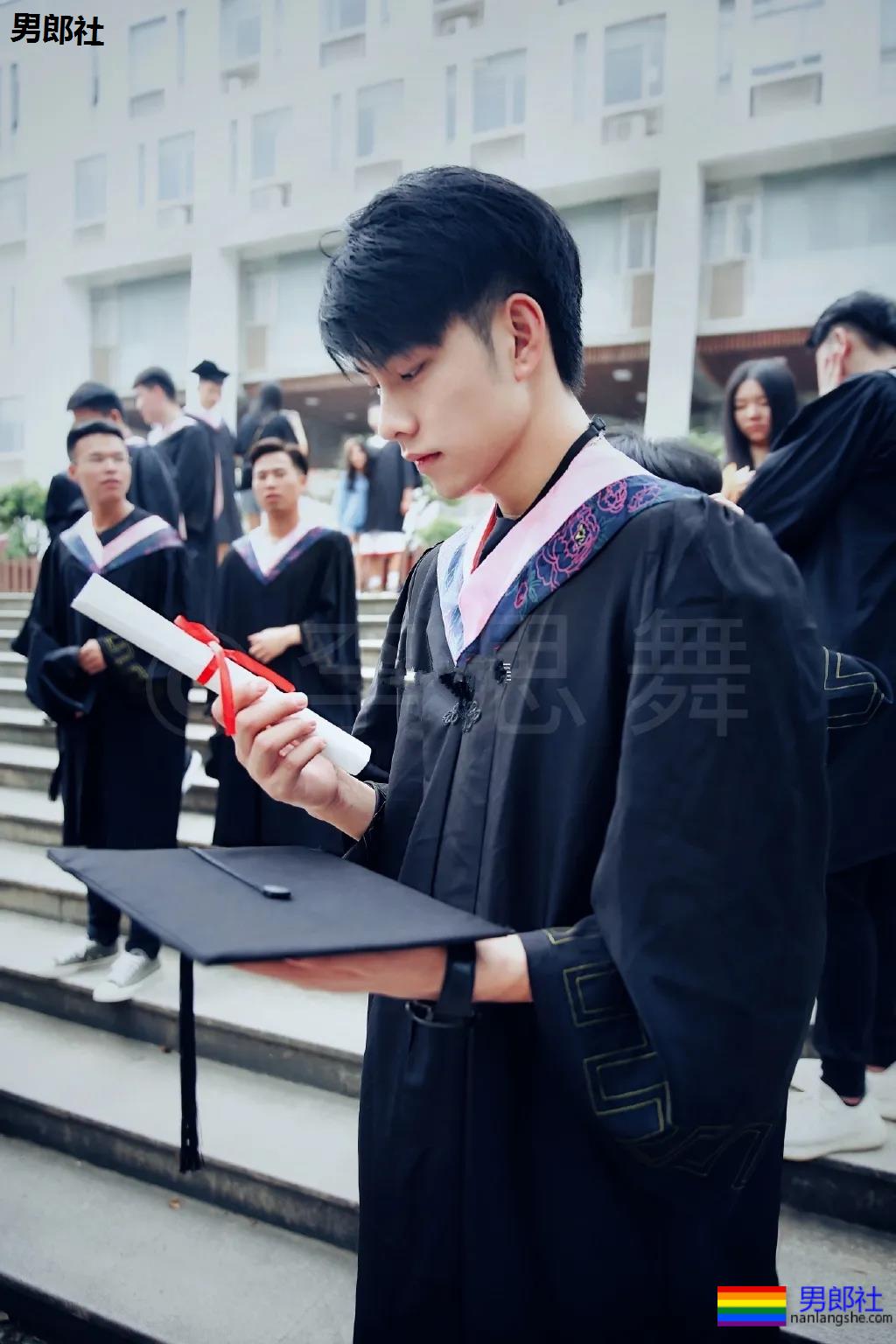 2米03南昌大学篮球体育生,逆天长腿高鼻梁,这身子馋没? - 51虹马 2米03南昌大学篮球体育生,逆天长腿高鼻梁,这身子馋没? - 51虹马