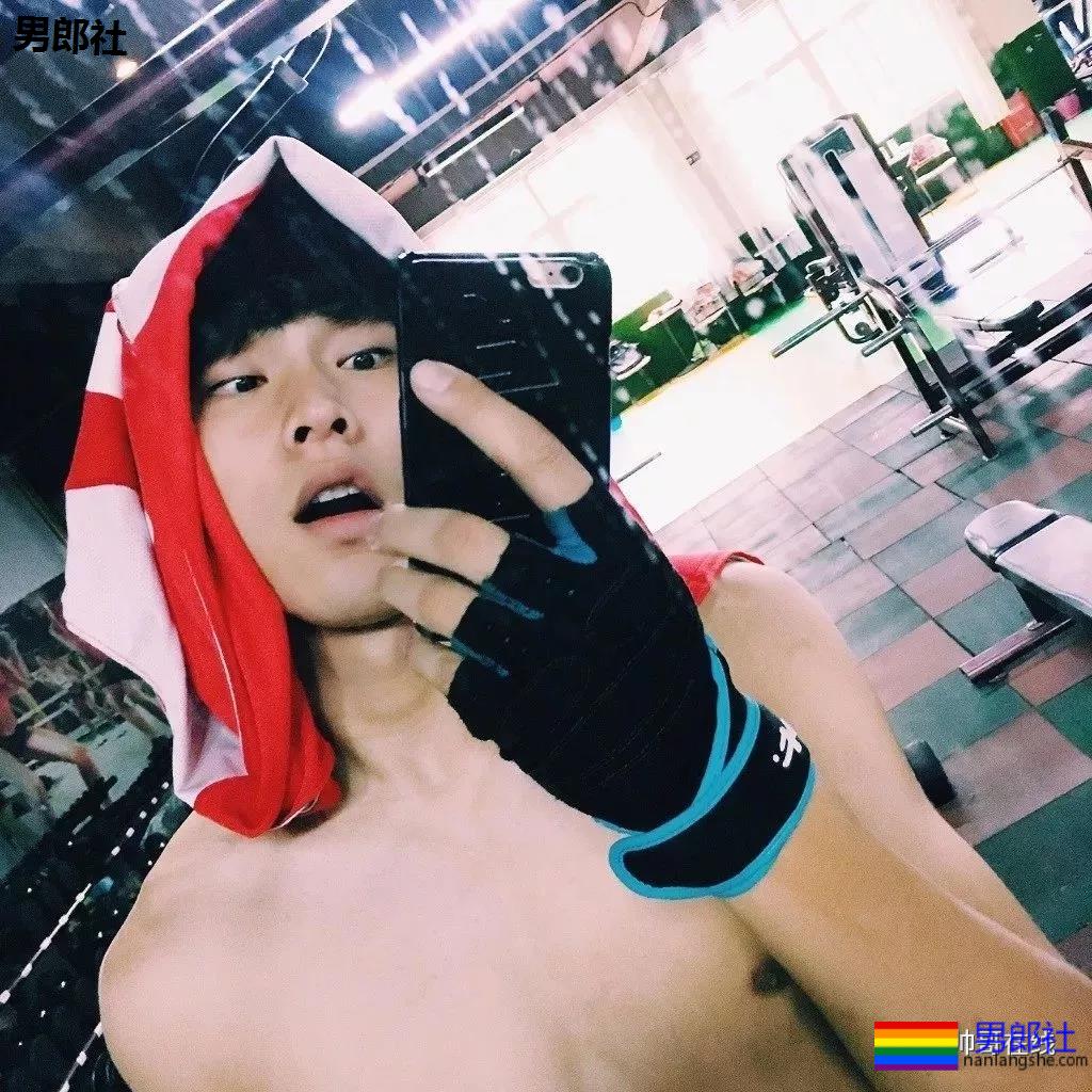 2米03南昌大学篮球体育生,逆天长腿高鼻梁,这身子馋没? - 51虹马 2米03南昌大学篮球体育生,逆天长腿高鼻梁,这身子馋没? - 51虹马