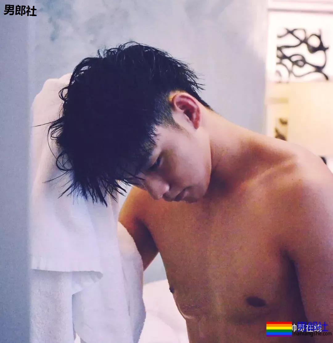 2米03南昌大学篮球体育生,逆天长腿高鼻梁,这身子馋没? - 51虹马 2米03南昌大学篮球体育生,逆天长腿高鼻梁,这身子馋没? - 51虹马