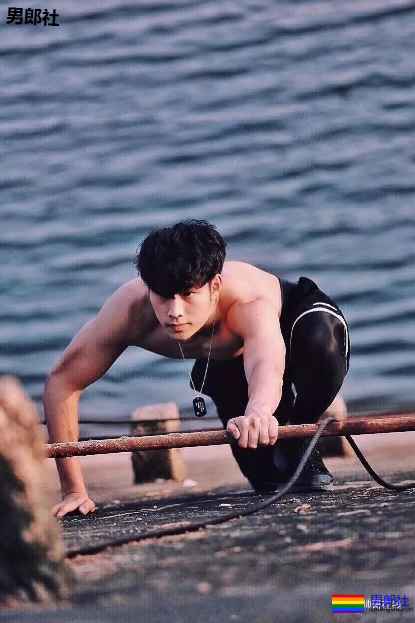 2米03南昌大学篮球体育生,逆天长腿高鼻梁,这身子馋没? - 51虹马 2米03南昌大学篮球体育生,逆天长腿高鼻梁,这身子馋没? - 51虹马