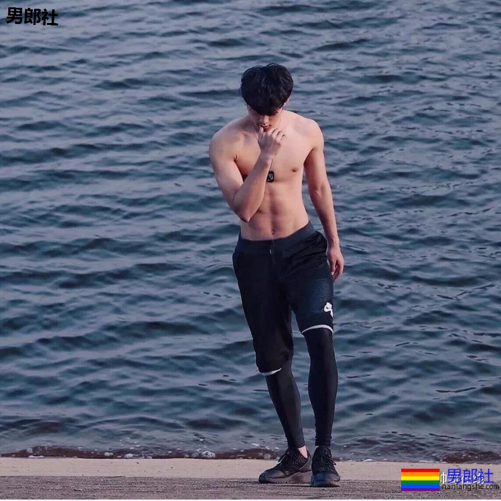 2米03南昌大学篮球体育生,逆天长腿高鼻梁,这身子馋没? - 51虹马 2米03南昌大学篮球体育生,逆天长腿高鼻梁,这身子馋没? - 51虹马