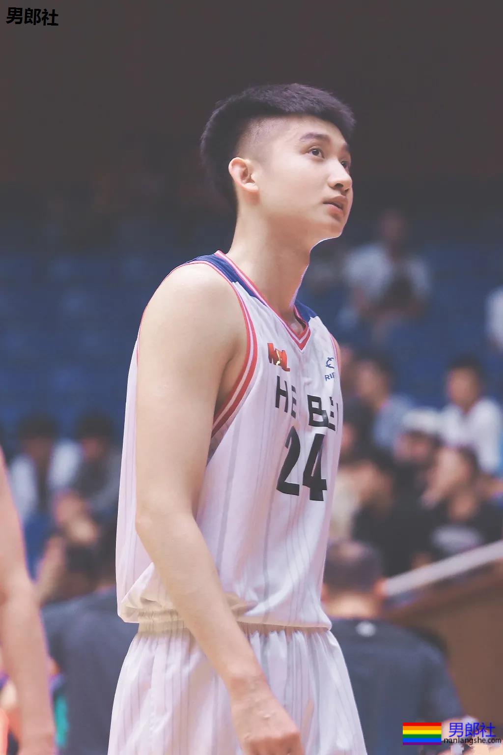 195篮球小哥哥,这侧颜也太好看了!-51虹马