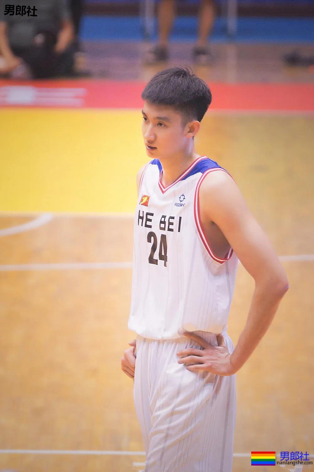 195篮球小哥哥，这侧颜也太好看了！ - 51虹马