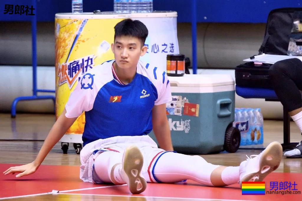 195篮球小哥哥，这侧颜也太好看了！ - 51虹马