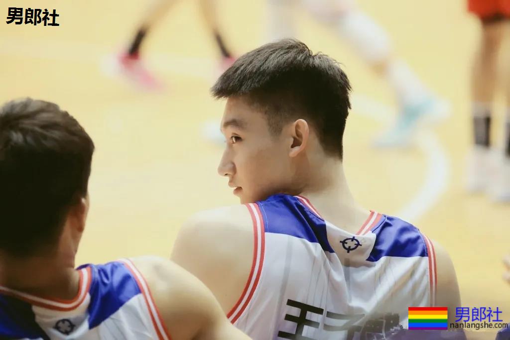 195篮球小哥哥，这侧颜也太好看了！ - 51虹马