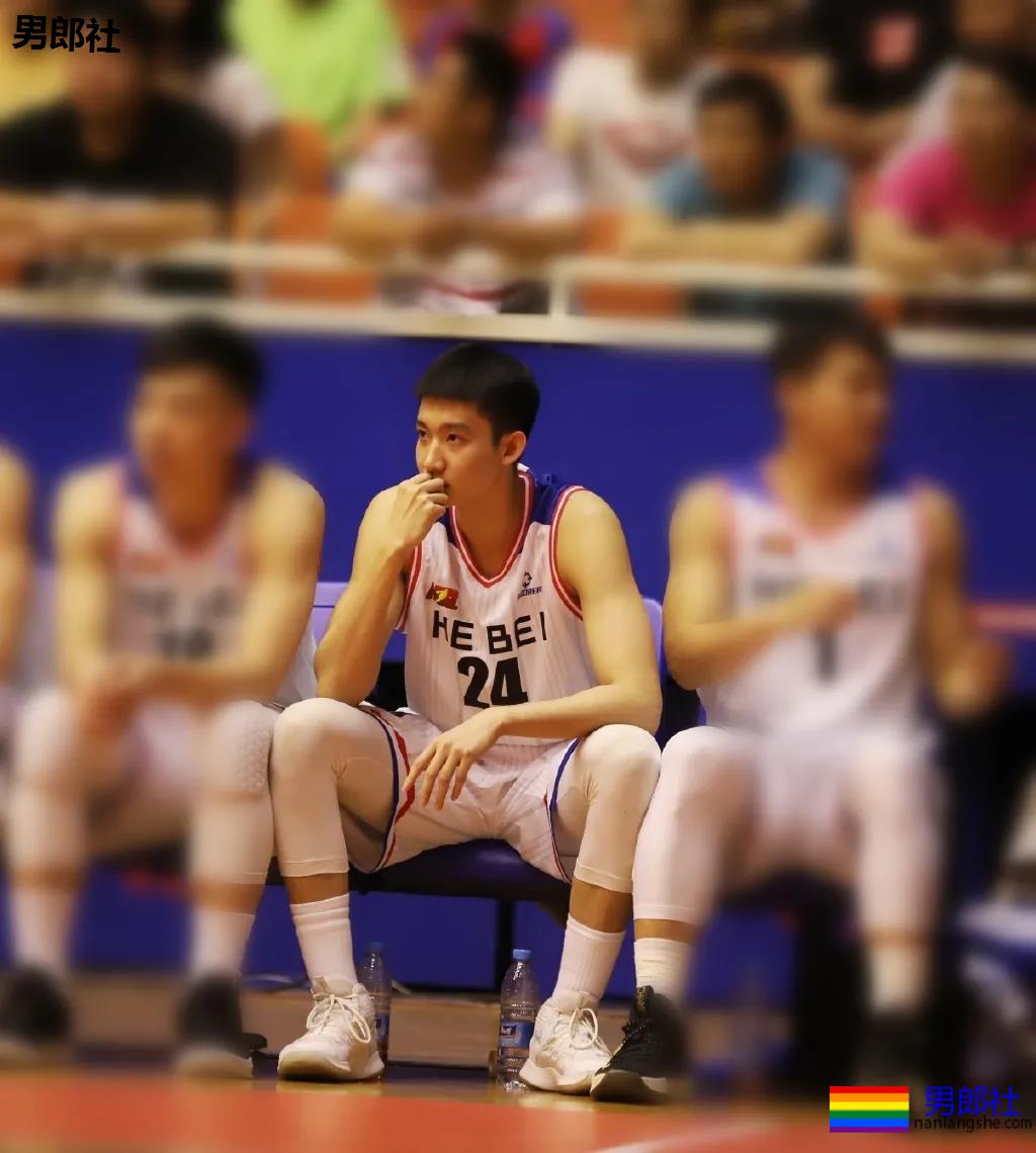 195篮球小哥哥，这侧颜也太好看了！ - 51虹马