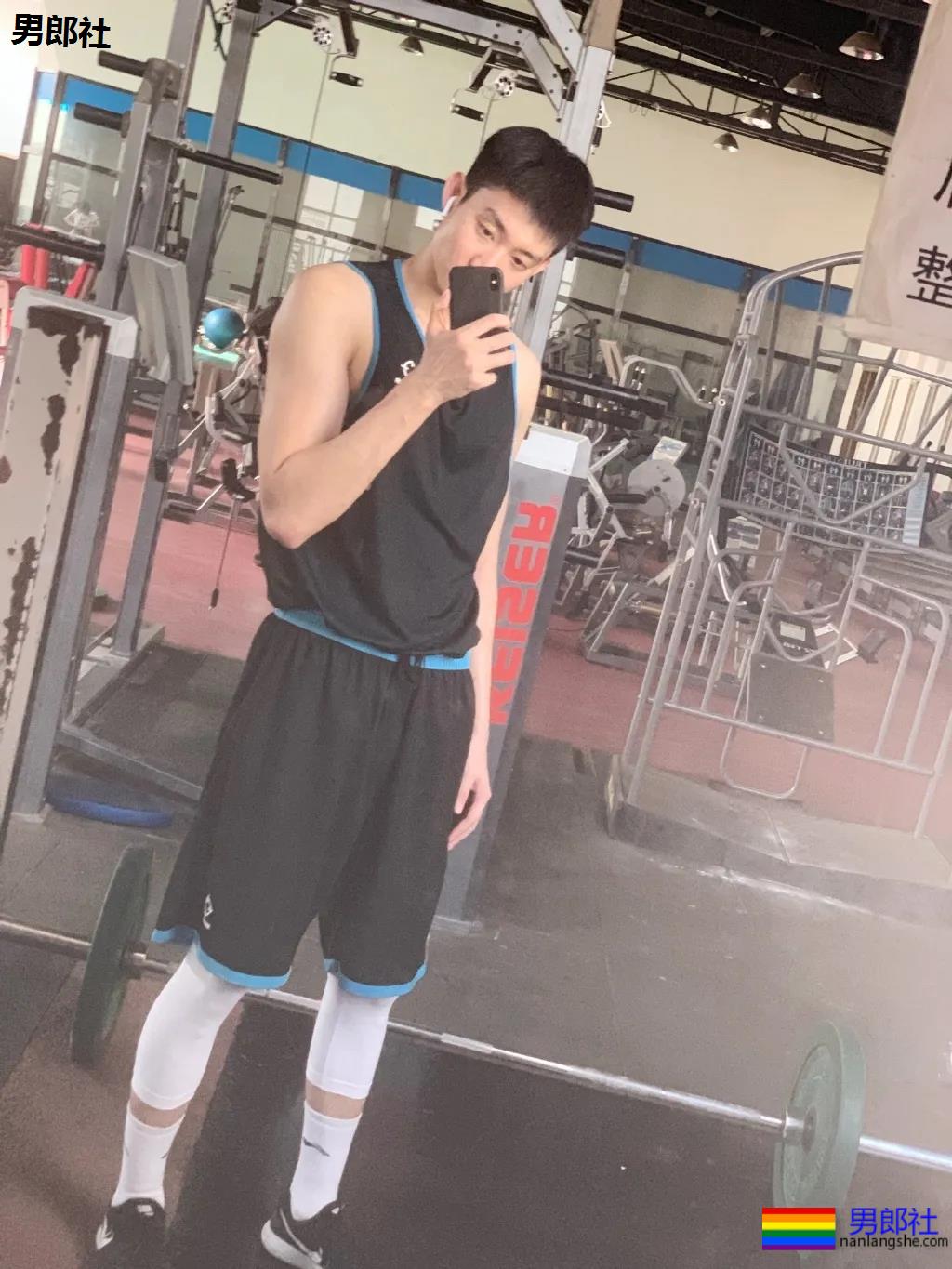 195篮球小哥哥，这侧颜也太好看了！ - 51虹马