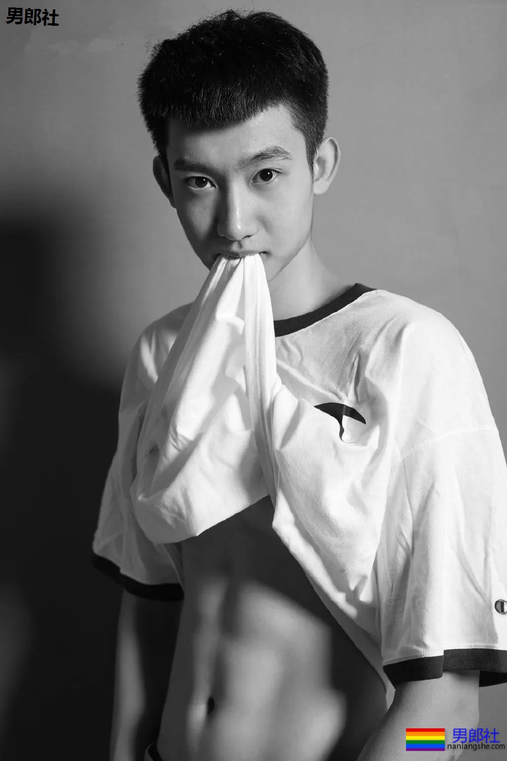 195篮球小哥哥，这侧颜也太好看了！ - 51虹马