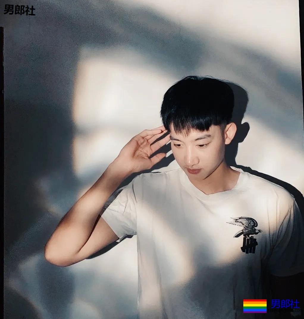 195篮球小哥哥，这侧颜也太好看了！ - 51虹马