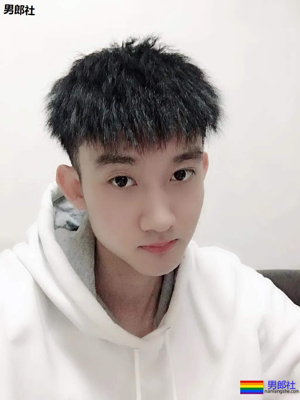 195篮球小哥哥，这侧颜也太好看了！ - 51虹马