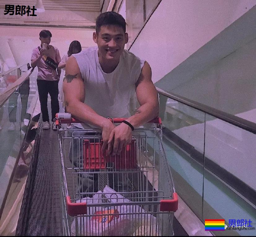 谢梓秋为98年运动博主拍写真大片,集美们都不淡定了! - 51虹马 谢梓秋为98年运动博主拍写真大片,集美们都不淡定了! - 51虹马