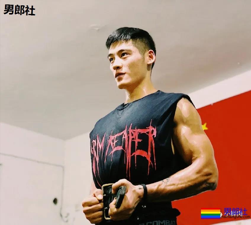 谢梓秋为98年运动博主拍写真大片,集美们都不淡定了! - 51虹马 谢梓秋为98年运动博主拍写真大片,集美们都不淡定了! - 51虹马