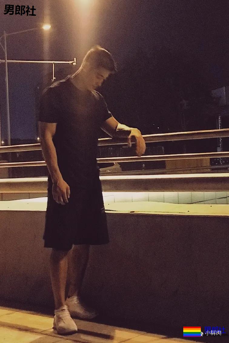 谢梓秋为98年运动博主拍写真大片,集美们都不淡定了! - 51虹马 谢梓秋为98年运动博主拍写真大片,集美们都不淡定了! - 51虹马