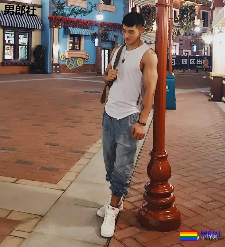 谢梓秋为98年运动博主拍写真大片,集美们都不淡定了! - 51虹马 谢梓秋为98年运动博主拍写真大片,集美们都不淡定了! - 51虹马