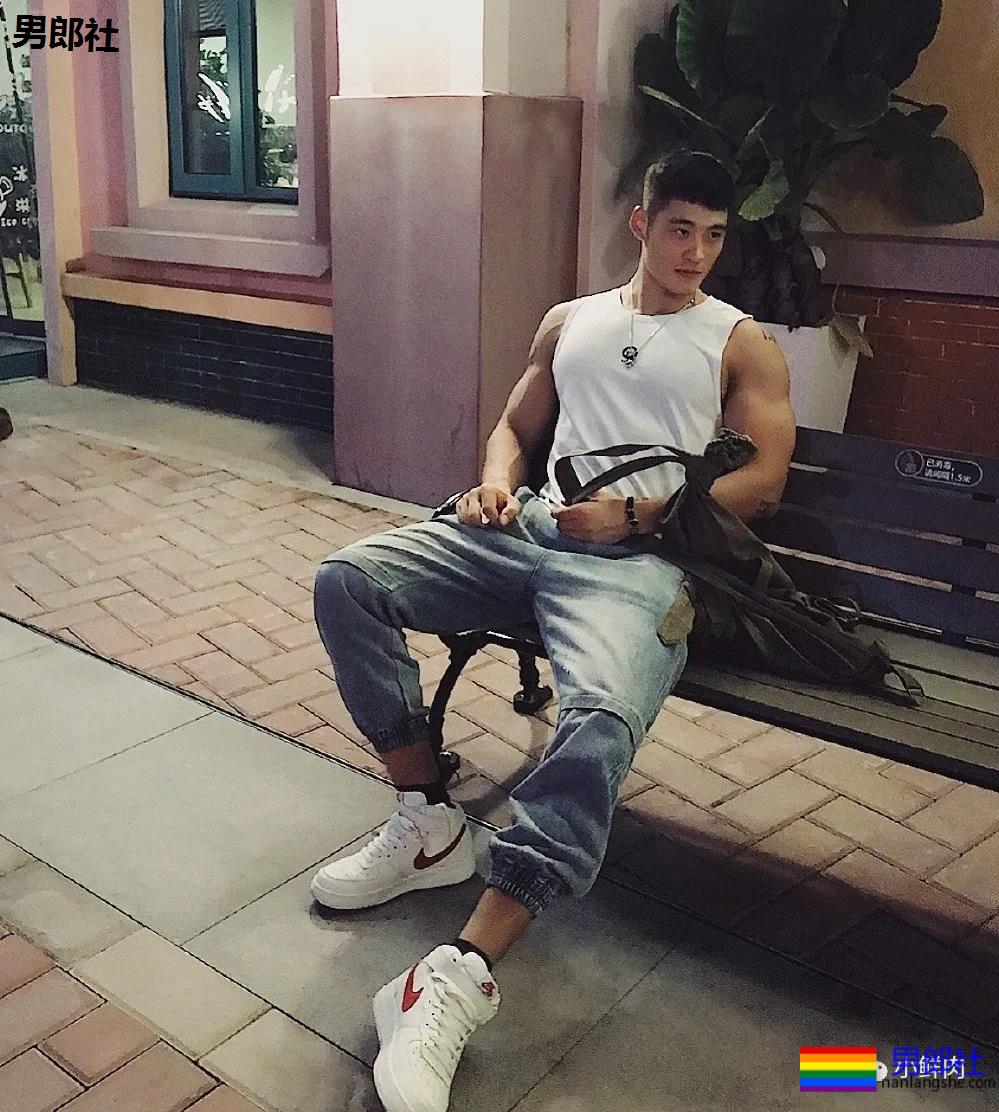 谢梓秋为98年运动博主拍写真大片,集美们都不淡定了! - 51虹马 谢梓秋为98年运动博主拍写真大片,集美们都不淡定了! - 51虹马