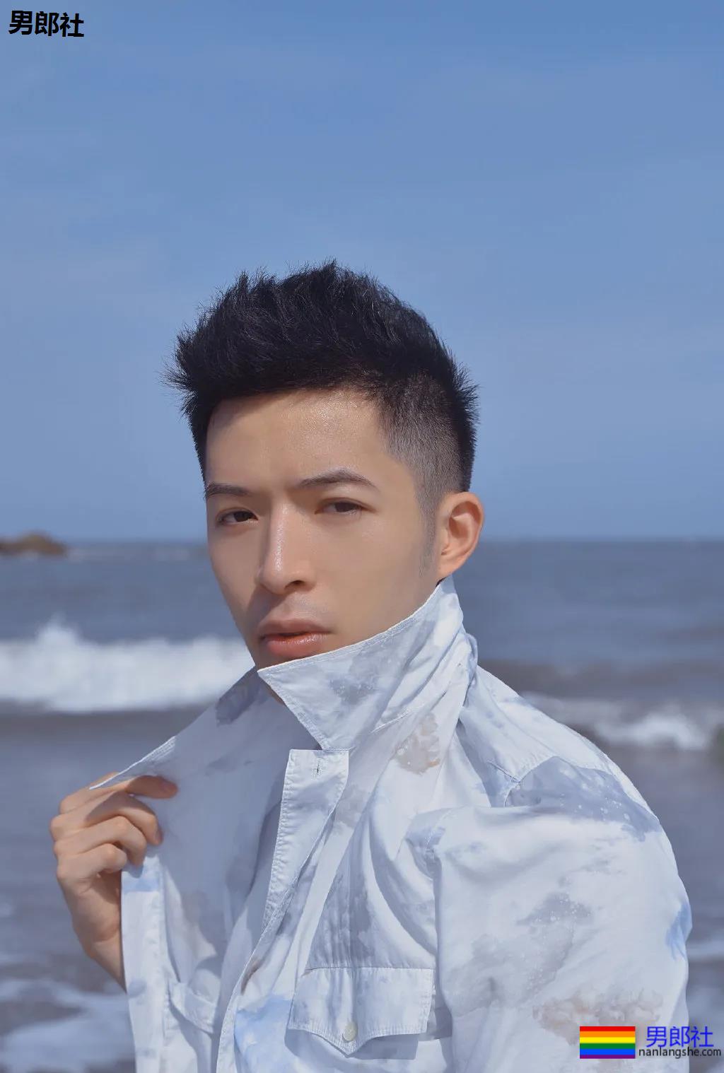 干净帅气的白衬衫男孩，看一眼就想带回家！-51虹马