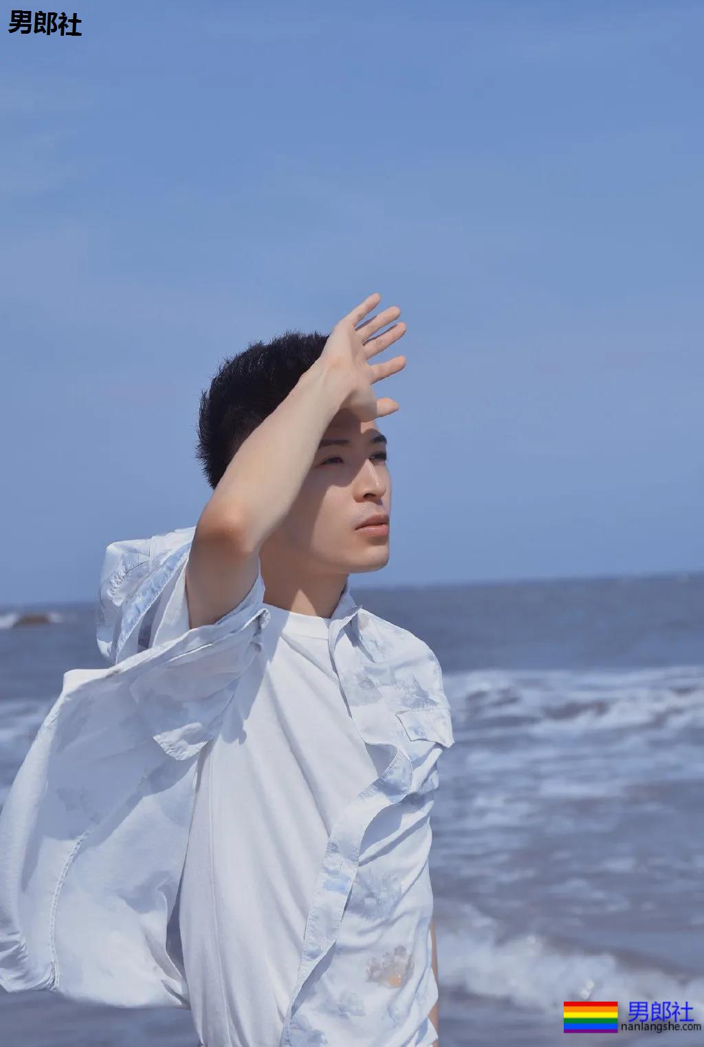 干净帅气的白衬衫男孩，看一眼就想带回家！ - 51虹马