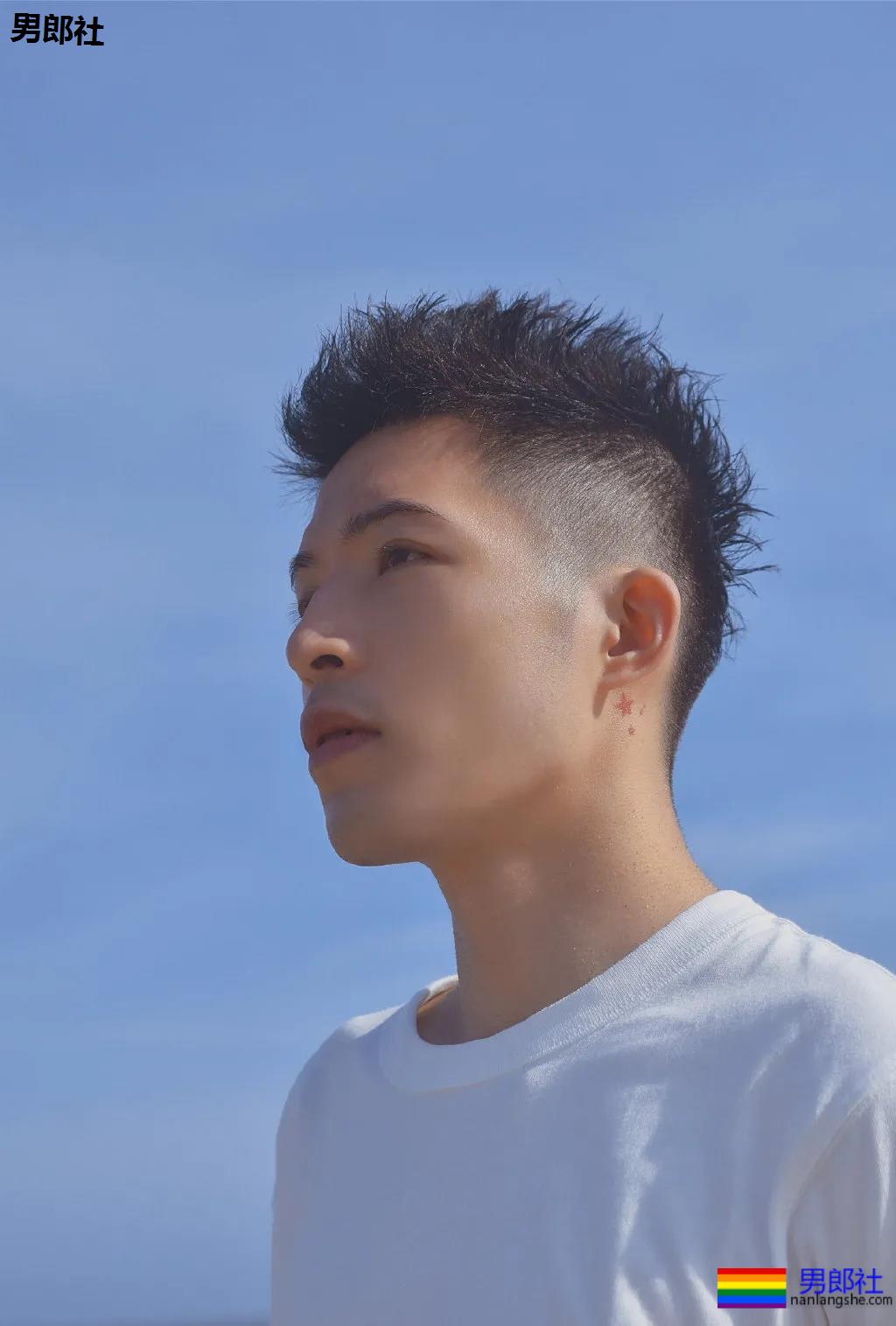 干净帅气的白衬衫男孩，看一眼就想带回家！ - 51虹马