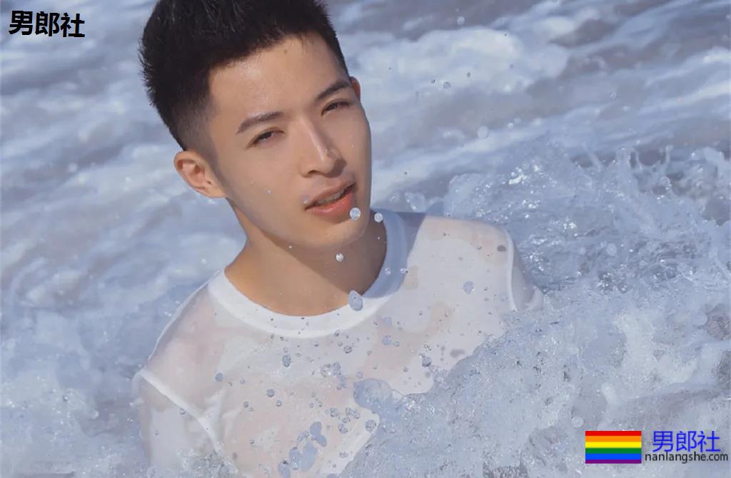 干净帅气的白衬衫男孩，看一眼就想带回家！ - 51虹马