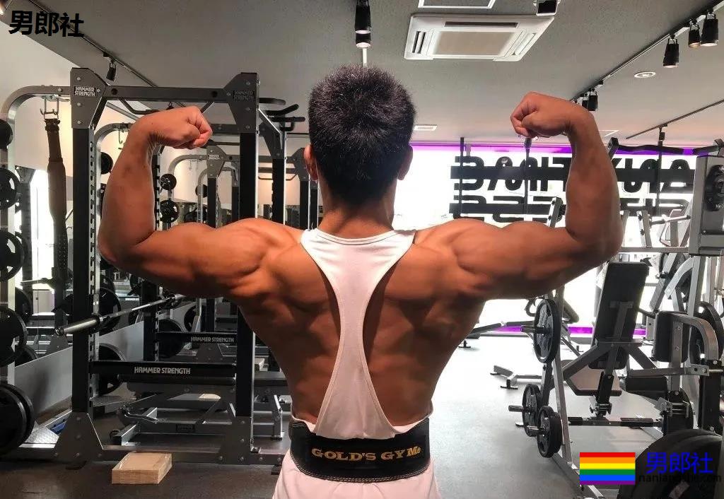 推特上一个爱健身的日本肌肉小哥哥 - 51虹马